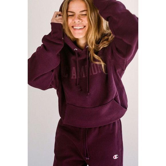 Urban Outfitters x Champion UO Exclusive Reverse Weave Hoodie & Jogger Pant Set - Picture 6 of 15